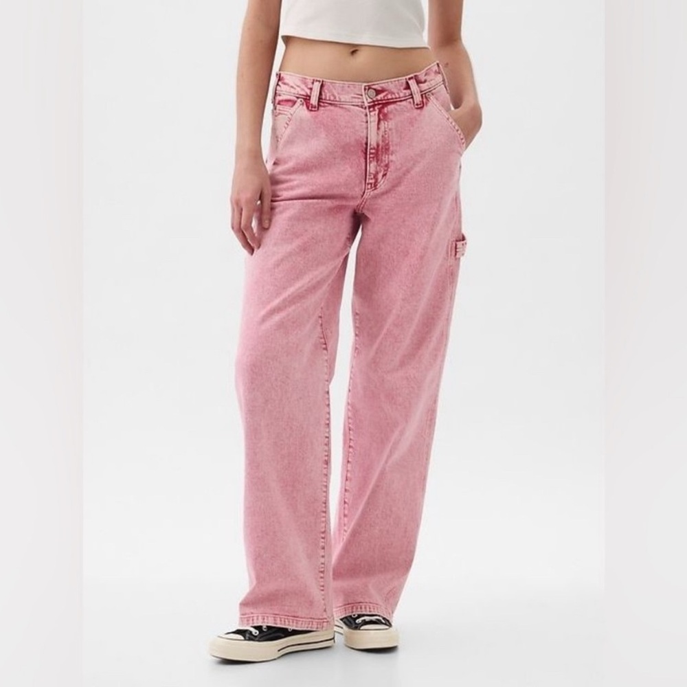 Gap midrise 90’s loose straight jeans. Great used condition- like new.